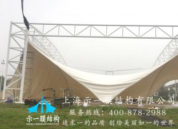 示一膜結(jié)構(gòu)雨棚駐扎鎮(zhèn)江青少年實訓基地