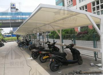 膜結(jié)構(gòu)車棚和彩鋼板車棚有什么區(qū)別？