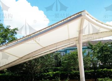 示一告訴你當雷陣雨遇上膜結(jié)構(gòu)雨棚發(fā)生了什么？