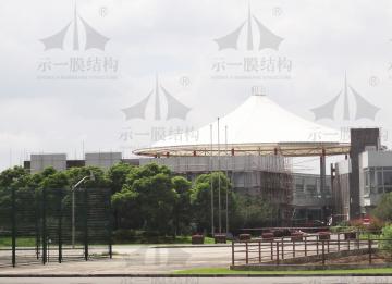 在冬季低溫時膜結(jié)構(gòu)適合施工嗎？